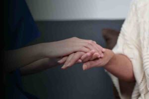 Estoy buscando cuidadora responsable para mi abuelo