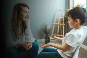 Se busca niñera para cuidar a mi hijo en edad escolar